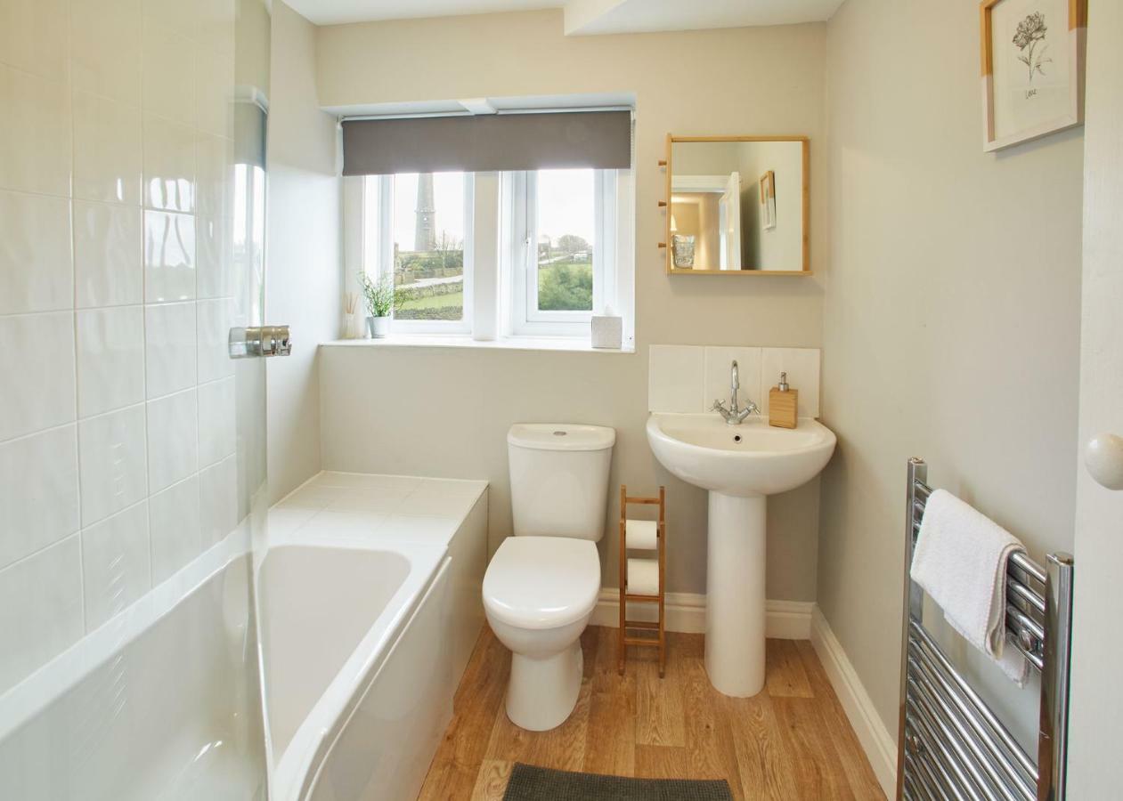 Host & Stay - Cosy Cottage Emley Ngoại thất bức ảnh